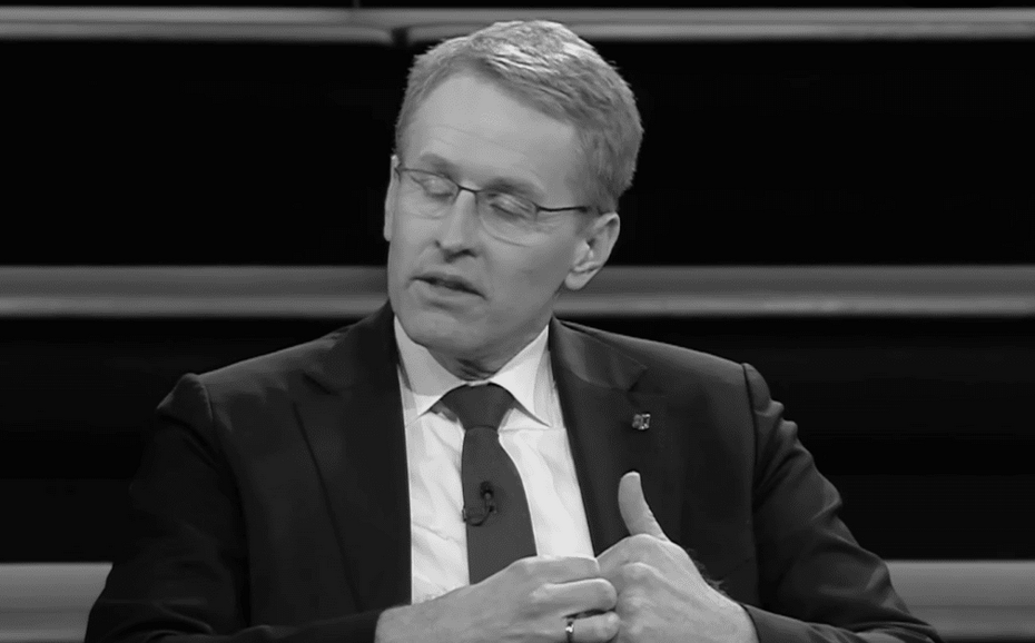 Ein Bild, das Menschliches Gesicht, Person, Kleidung, Brille enthält.
KI-generierte Inhalte können fehlerhaft sein.